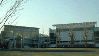外観(右側がめぐろパーシモンホール)