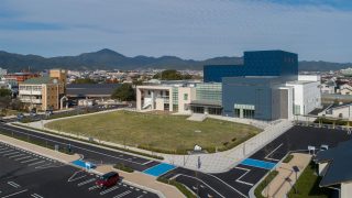 あいずみ広場と藍住町総合文化ホール