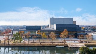掘割から望む施設全景（撮影：池田清太郎）