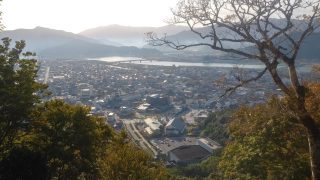 城山からの眺め 写真中央に「城山桜ホール」が見える