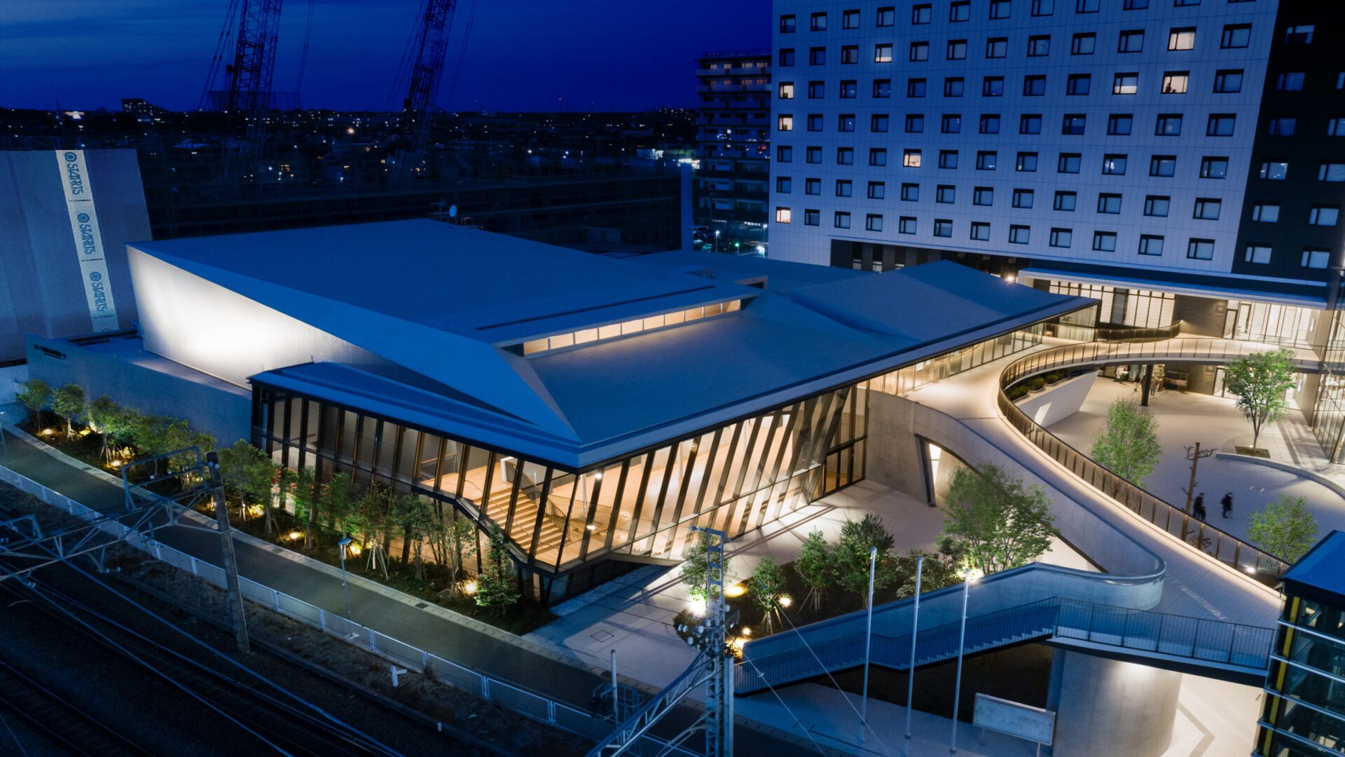 スターツおおたかの森ホール 夜景 🄫藤本史昭